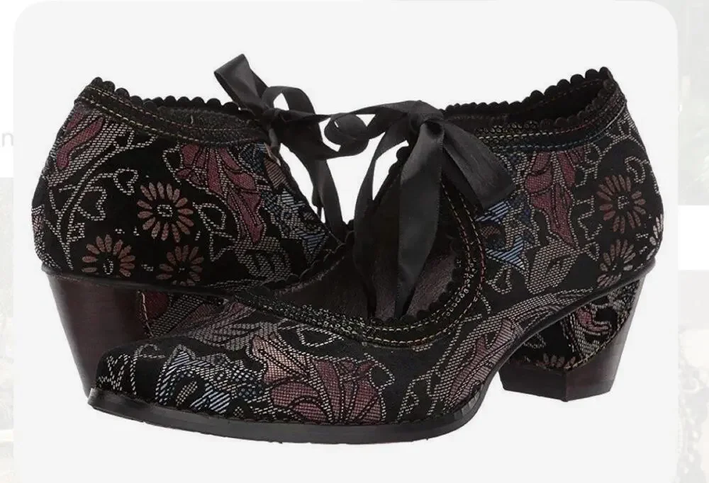 L’Artiste Spring Step Samantha Pump 2